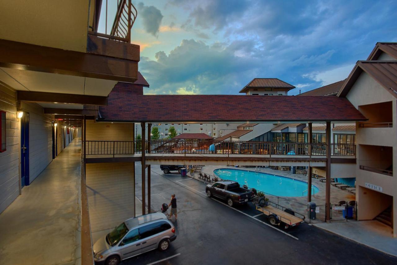 Sidney James Mountain Lodge Gatlinburg Exterior foto
